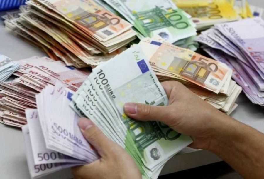 Thaçi: Rrogat deri në fund të vitit 700 euro