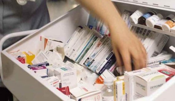 Situatë e rëndë në spitalet e vendit: Listë e gjatë e barnave në mungesë, s’ka as paracetamol e morfinë