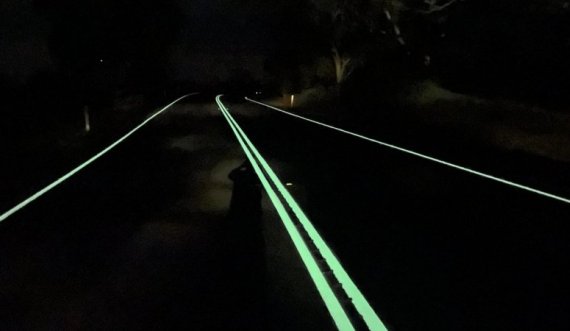 Pamjet e autostradës së ndritshme bëhen virale në Australi
