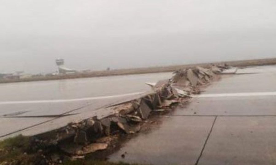  Ndahet në mes pista e aeroportit në Hatay në Turqi