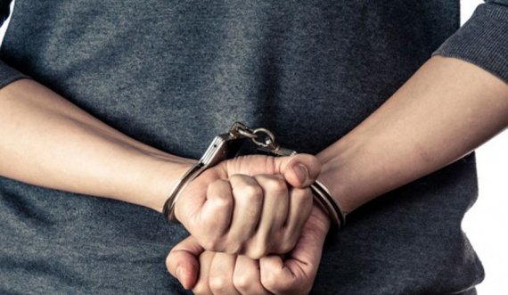 Abuzuan sek*ualisht me një 19 vjeçare, arrestohen tre persona 