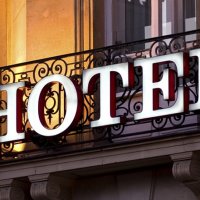 Rrahet në burg kosovari që u arrestua për dhu*nimin e një vajze në një hotel