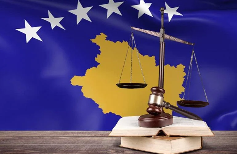 Sistemi i drejtësisë në Kosovë po funksionon si shtet mbi shtetin, i deformuar dhe korruptuar