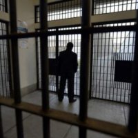 Arrestohet gruaja e cila tentoi të fuste drogë në burg