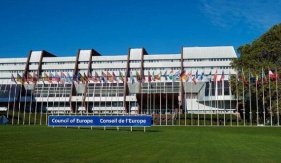Shtatë deputetë italianë dhe një hungarez kërkojnë që anëtarësimi i Kosovës në KiE të kushtëzohet me veprime për Asociacionin