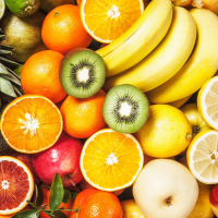 6 frutat që ju ndihmojnë të humbni në peshë