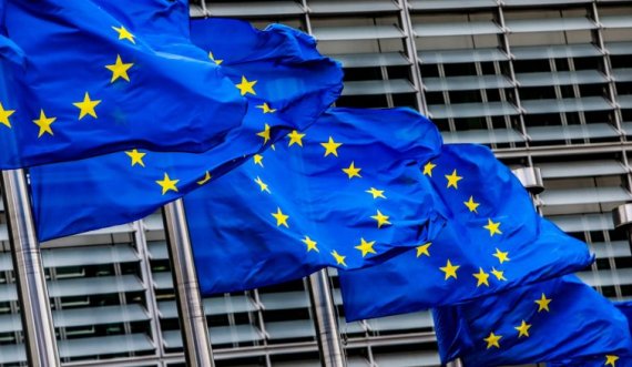 Bashkimi Evropian pezullon të drejtën e funksionimit për katër media