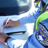 Policia ndëshkon dy kompani të autobusëve për shkelje të rregullave