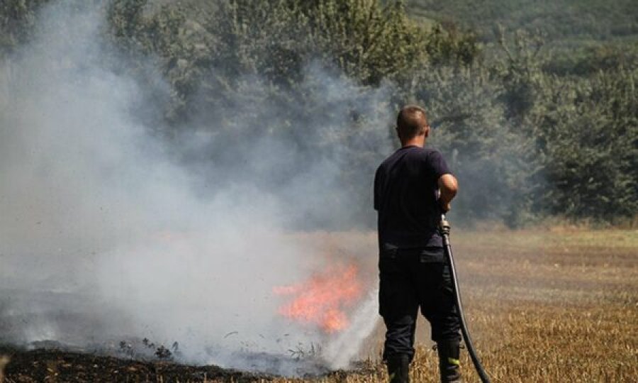 E ndezi zjarrin për t’i djegur mbeturinat, i moshuari  vdes nga asfiksimi