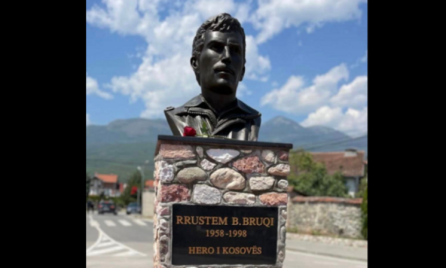 Inaugurohet busti i heroit Rrustem Bruqi në Isniq, Kurti: Lum familja që e rriti e formoi dhe lum Kosova që e pati ushtar të saj