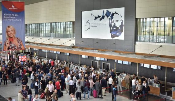 Në aeroportin e Prishtinës konfiskohet mjaltë në vlerë rreth 3 mijë euro