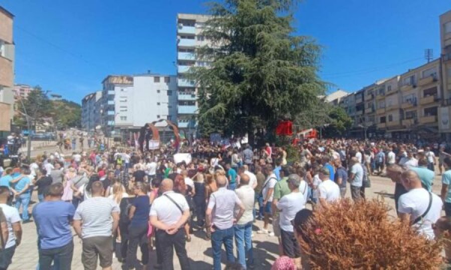 Përfundon protesta e serbëve në veri të Mitrovicës