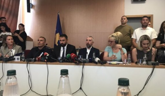 Nis diskutimi me qytetarë në Mitrovicë të Veriut, Atiq: Jemi të gatshëm t’i dëgjojmë brengat e kritikat