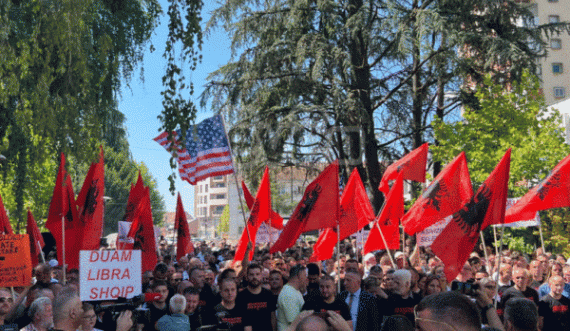 Përfundon protesta e shqiptarëve në Bujanoc, kërkohet nga Beogradi që të ndalohet shtypja