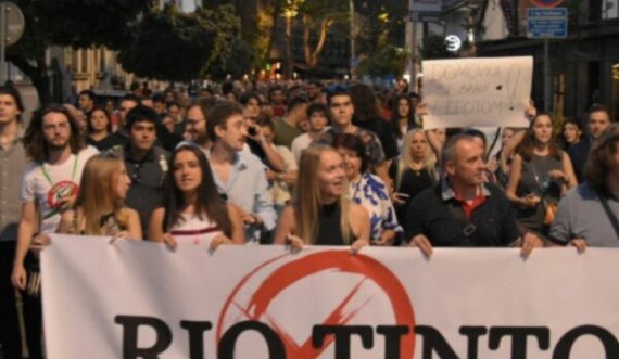 Protesta në Beograd, Vuçiq ngre alarmin për grusht shteti, opozita serbe: Mos nxit luftë civile