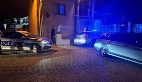 Dy të lënduar nga shpërthimi në Pejë – policia sekuestroi një kallash dhe 90 fishek në vendin e ngjarjes