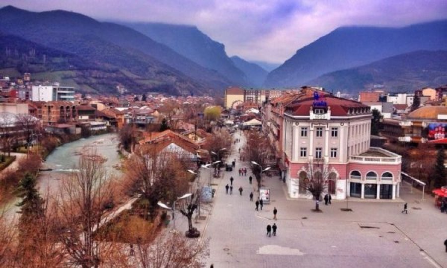 Këta janë dy personat që u lënduan mbrëmë nga shpërthimi në Pejë