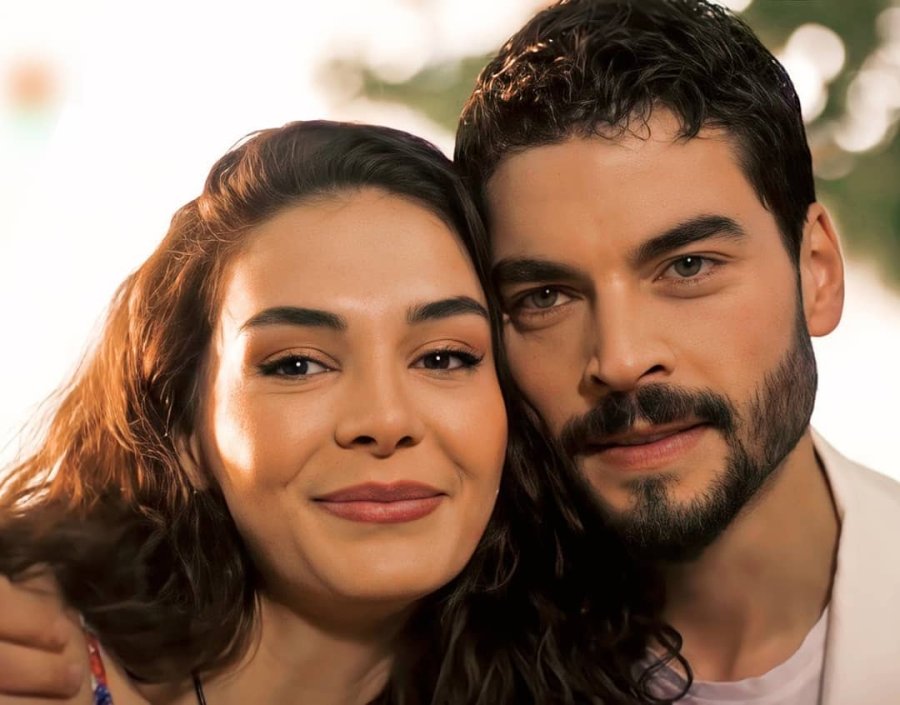 Akin Akinözü dhe Ebru Sahin: 'Hercai' mbetet një nga eksperiencat më të bukura të karrierës
