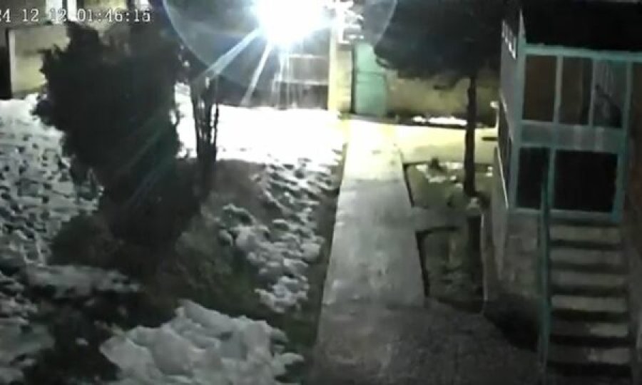 Pamje nga momenti kur toka u drodh nga tërmeti në Dragash