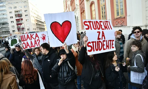 Serbia po vlon nga protestat e studentëve