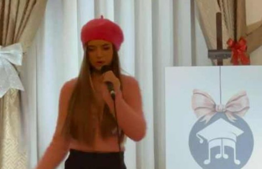 Sindi Muharremi emocionon sallën me interpretimin e 'Mon Amour'