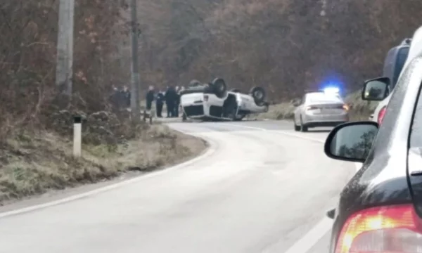 Tre policë të Kosovës janë lënduar në një vetaksident