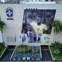 Federata Braziliane e Futbollit ia kushton një mural Viniciusit