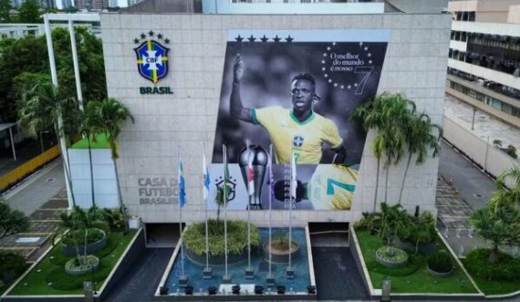 Federata Braziliane e Futbollit ia kushton një mural Viniciusit