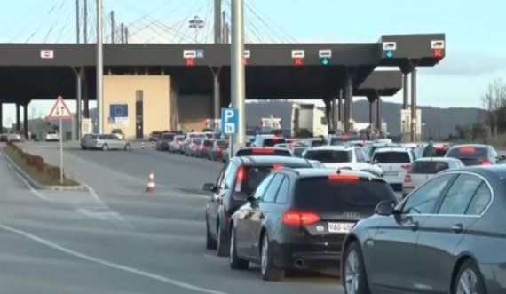 Provokimet e Serbisë me qytetarët nëpër pikë-vendkalimet kufitare, destabilizim i rajonit 
