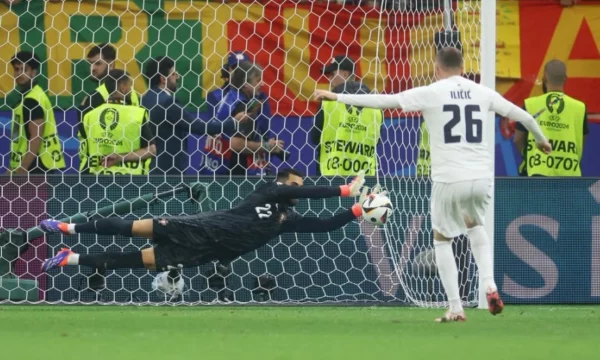 Diogo Costa heroi i penaltive, Portugalia në çerekfinale