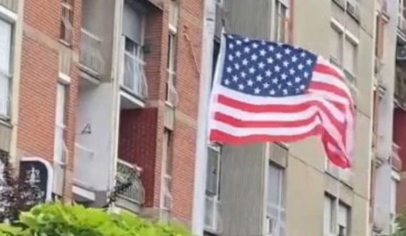 Prishtinë: Ngritet flamuri te shtatorja e Bill Clinton në nder të pavarësisë së ShBA-së