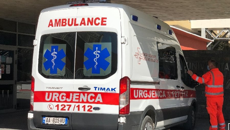 15 vjecarja tentoi t'i japë fund jetës duke konsumuar medikamente