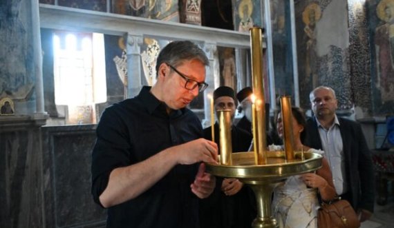 Vuçiq i “shmang” paratë që iu dhanë nga bashkëpunëtorët për t’i lënë në Manastirin e Studenicës