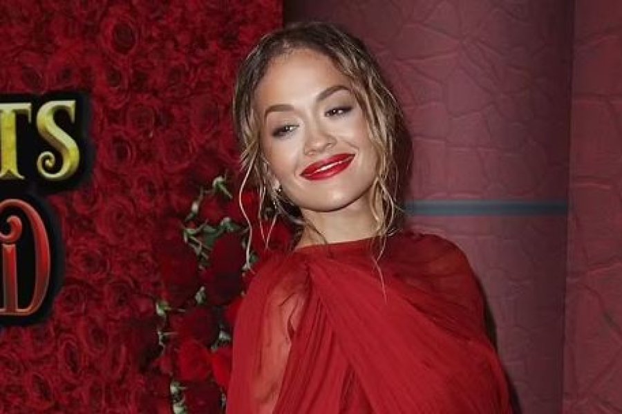 Rita Ora i ngrit temperaturat me bikini