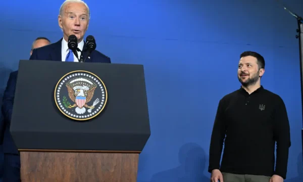 Biden ngatërron emrin e Zelenskyt, i referohet si “Presidenti Putin”, kështu reagoi presidentit ukrainas