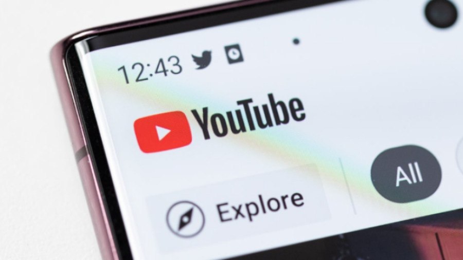 Tani mund të kërkoni nga YouTube të largoj videot me AI që falsifikojnë fytyrën ose zërin tuaj