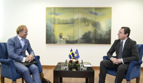 Kurti takohet me ambasadorin suedez: Anëtarësimi në NATO mbetet synim i qartë i Kosovës