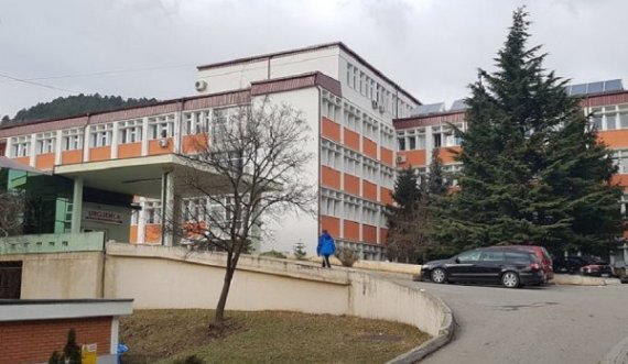Spitali në Pejë thotë se pati fjalosje mes dy pjesëtarëve të stafit, demantojnë pretendimet se ka pasur rrahje 