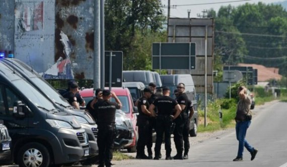“Në taksi ishin shoferi dhe pasagjeri”, detaje të reja lidhur me vrasjen e policit në Serbi për të cilën dyshohet Artan Hajrizi