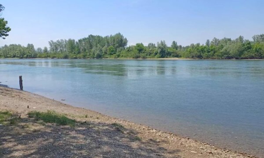 Mediat serbe: Kërkime tash e 19 orë në të dyja anët e lumit Drina për të dyshuarin që vrau policin