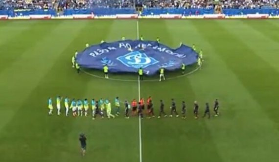 Lojtarët e Dinamos së Kievit refuzojnë t’iu japin dorën futbollistëve serbë