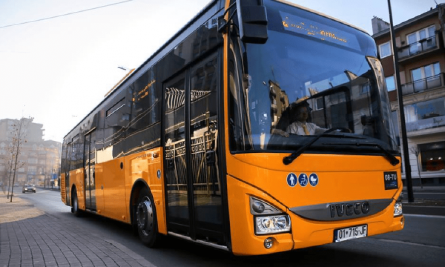 Një i moshuar dyshohet se ka sulmuar seksualisht një vajzë në autobus