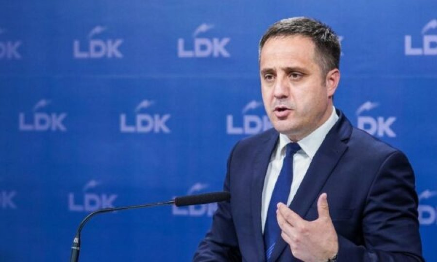 Selmanaj i LDK-së: Vetëvendosje e shpall tradhtarë kushdo që mendon ndryshe e ua shfaq dështimin