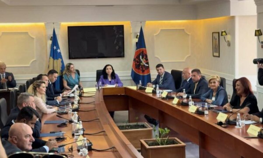 Nis takimi i Osmanit me krerët e partive, VV nuk e çon askënd