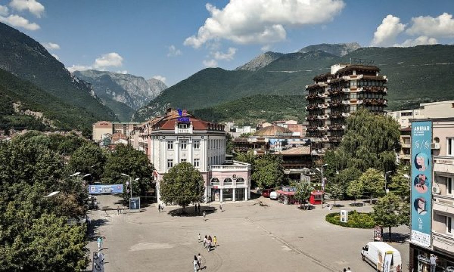 Në Pejë, vëllai e sulmon me thikë vëllain