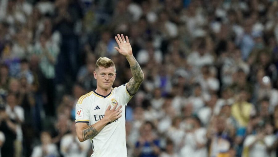 Toni Kroos nuk ndërron mendje për pensionimin, ju tregon tifozëve të Realit edhe pasardhësin e fanellës me numër 8