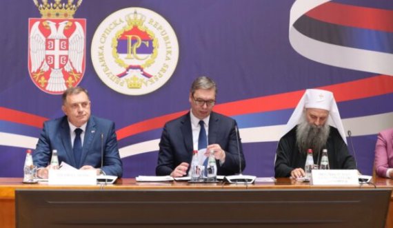 Vuçiq flet pas Kuvendit ‘panserb’ thotë se ditë të vështira janë para Serbisë, e përmend edhe Kosovën