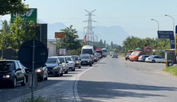 Fluks pushuesish nga Kosova në Shëngjin, trafik i rënduar në Milot – Lezhë