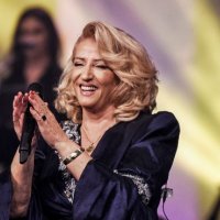 Shkurte Fejza e 'kall' atmosferën në koncertin e saj jubilar  '50 vjet Zëri i Kombit'