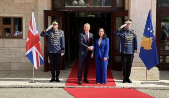 Vjosa Osmani pret në takim ish-kryeministrin britanik, Tony Blair